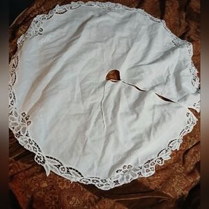 WhiteLace XmasTreeSkirt/table Skirt.(42 In. Diameter)‎ Imperial ELEGANCE:Brand